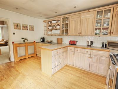 KITCHEN/BREAKFAST ROOM